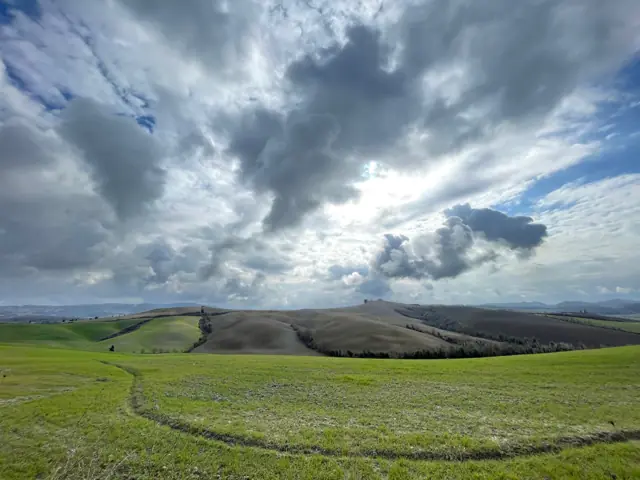 Sotto un cielo in movimento
